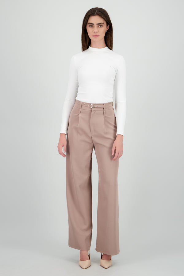 Pantalon amplio detalle cinturon