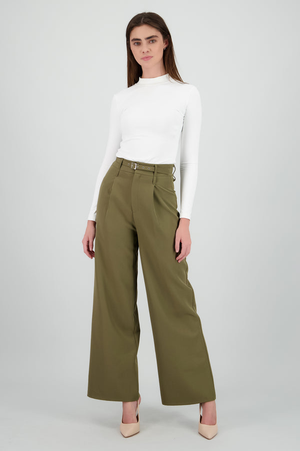 Pantalon amplio detalle cinturon