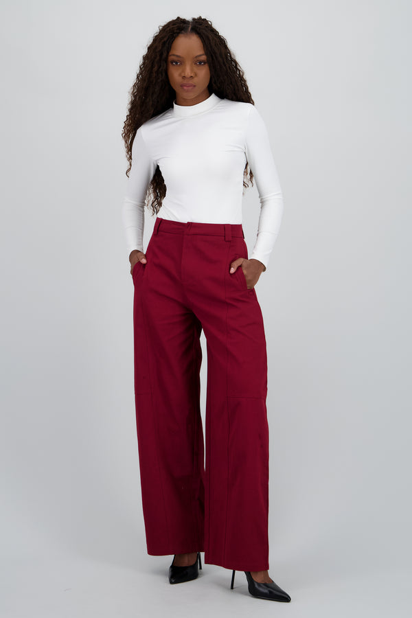 Pantalon amplio detalle pinza