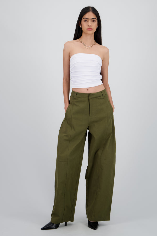 Pantalon amplio detalle pinza